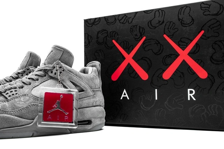 Air 4 Jordan 930155-003  Retro Kaws 0831